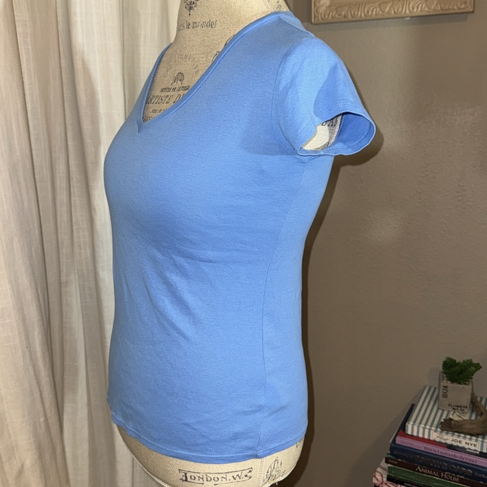 Liz Claiborne shortsleeve Women's shirt Light Blue V-Neck Top Small casual - Picture 5 of 9